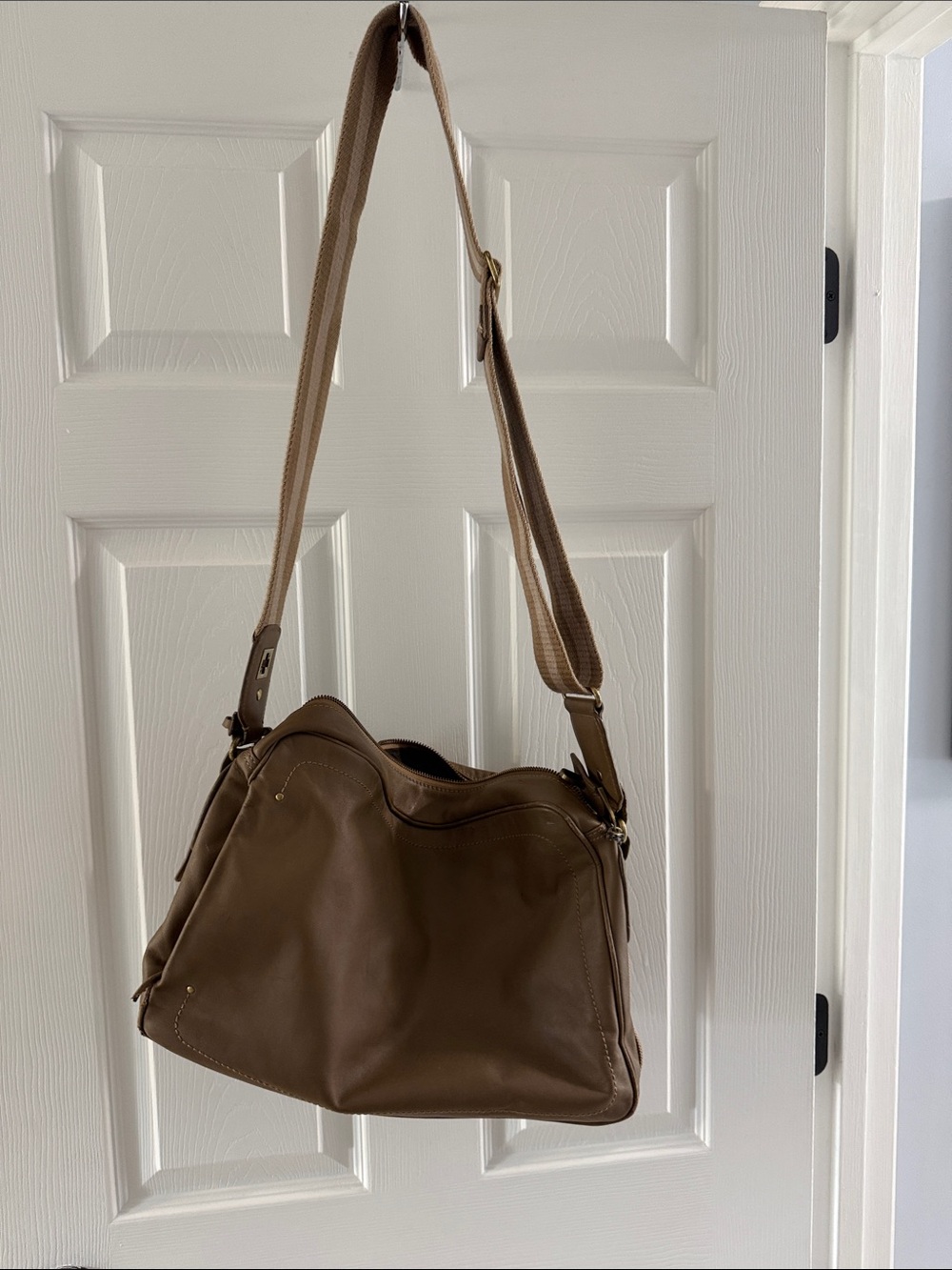 Bally Brown Leather Shoulder Bag with Adjustable Strap: Project Bag